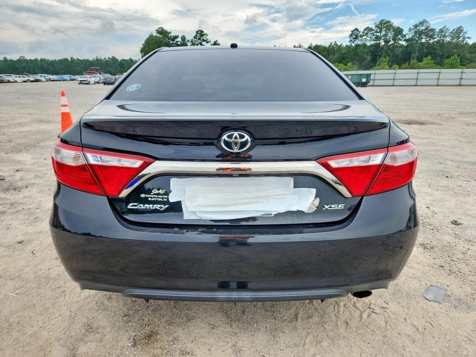 2017 TOYOTA CAMRY XSE 6