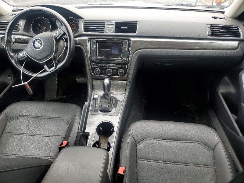 2017 VOLKSWAGEN PASSAT SE 8