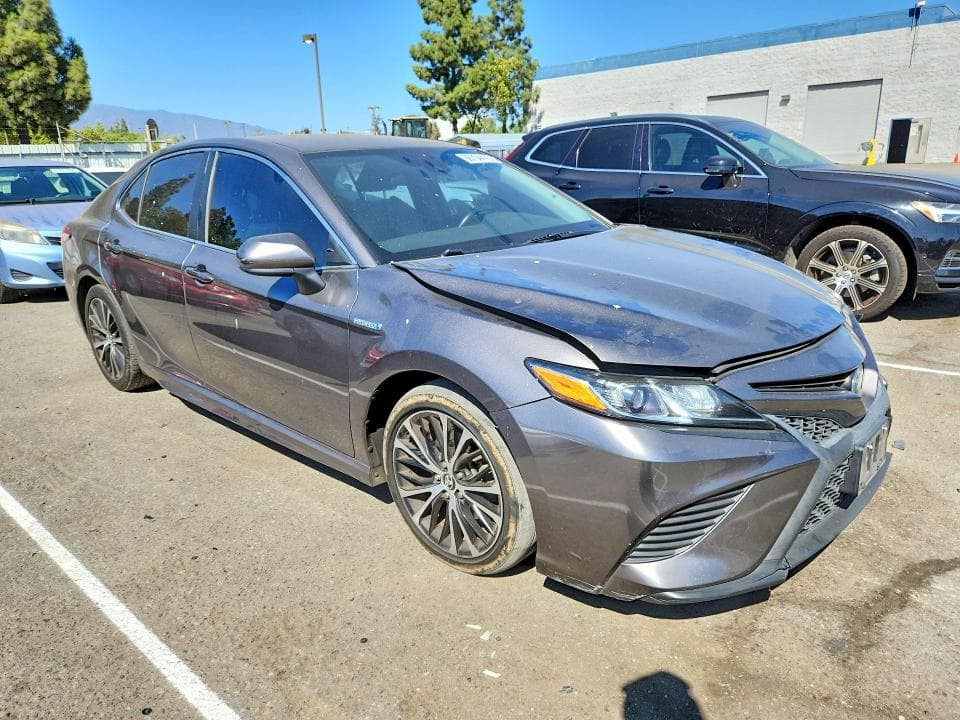 2020 TOYOTA CAMRY SE 4
