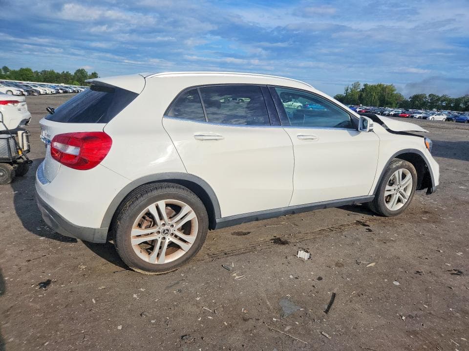 2018 MERCEDES-BENZ GLA 250 4MATIC 3