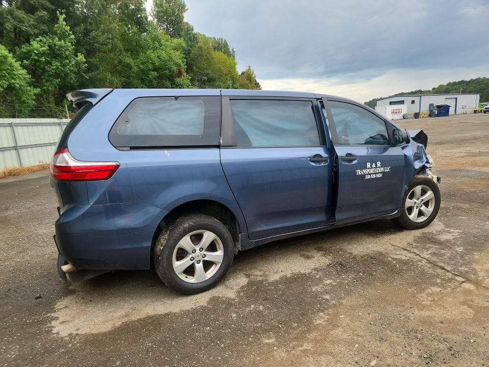 2017 TOYOTA SIENNA L 7-PASSENGER 3