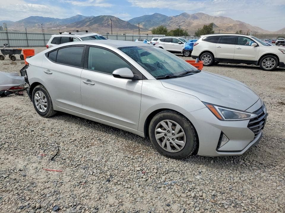 2019 HYUNDAI ELANTRA SE 4