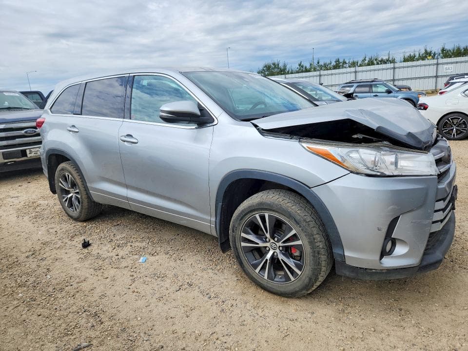 2018 TOYOTA HIGHLANDER LE 4