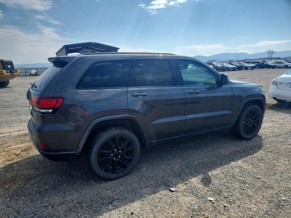 2020 JEEP GRAND CHEROKEE LAREDO 3