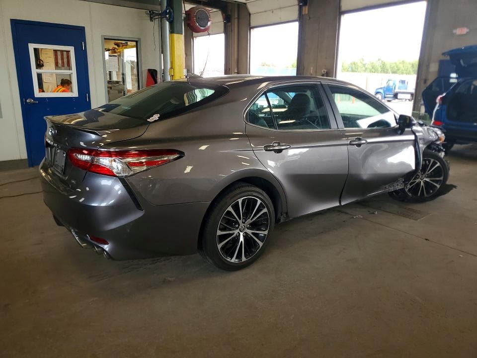 2020 TOYOTA CAMRY SE 3