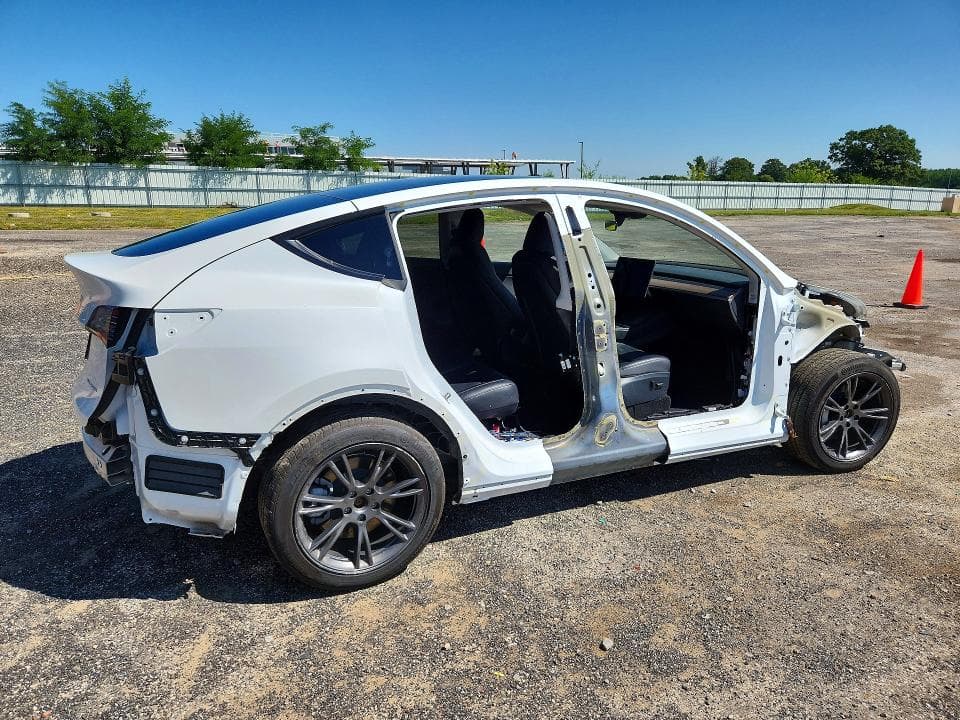 2024 TESLA MODEL Y 3