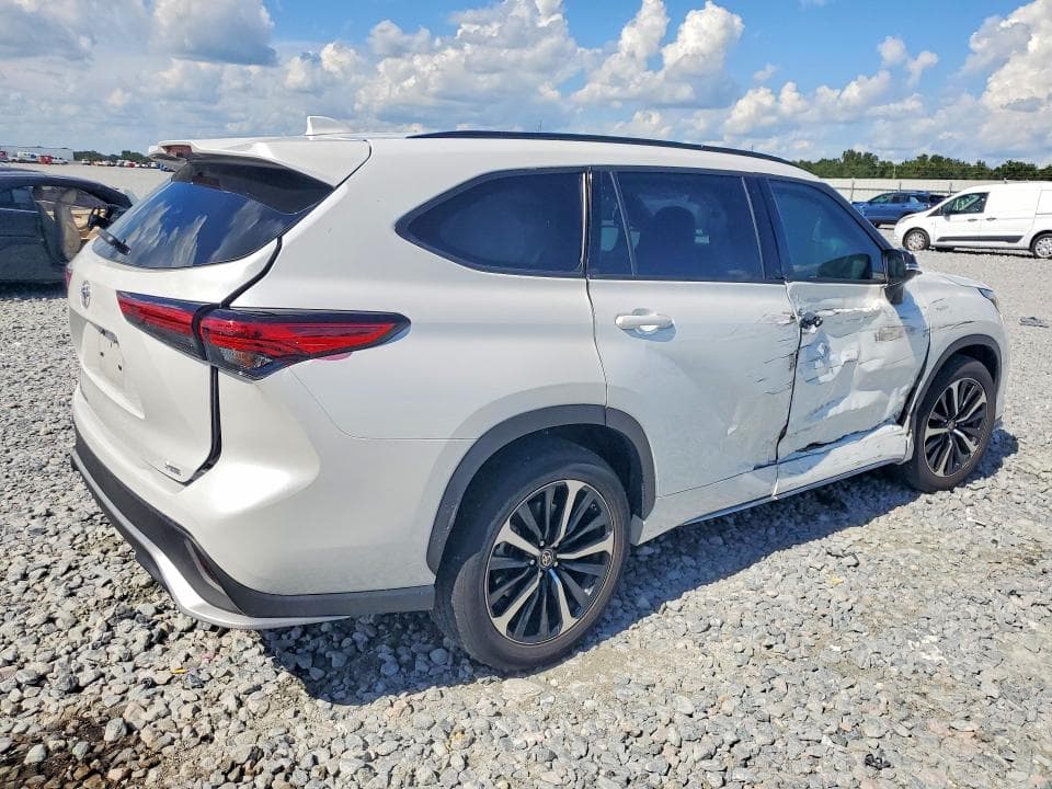 2022 TOYOTA HIGHLANDER XSE 3