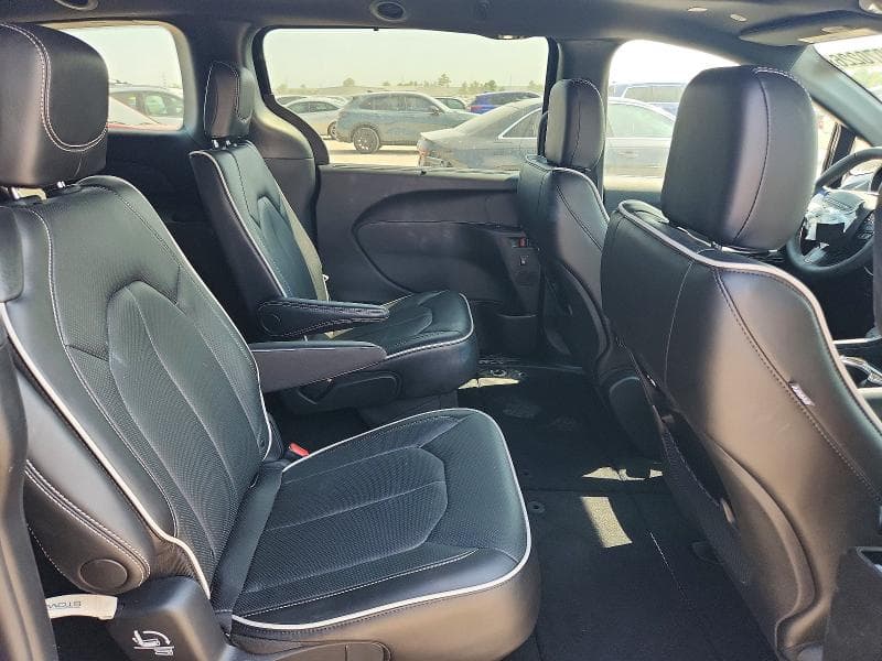 2027 CHRYSLER PACIFICA LIMITED 11