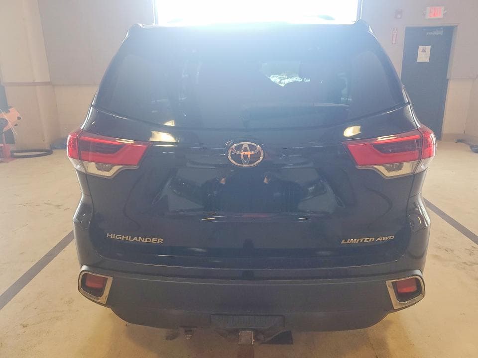 2017 TOYOTA HIGHLANDER LIMITED PLATINUM 6
