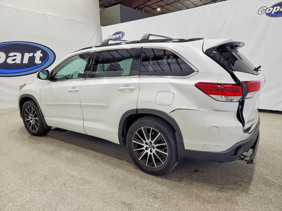 2017 TOYOTA HIGHLANDER SE 2