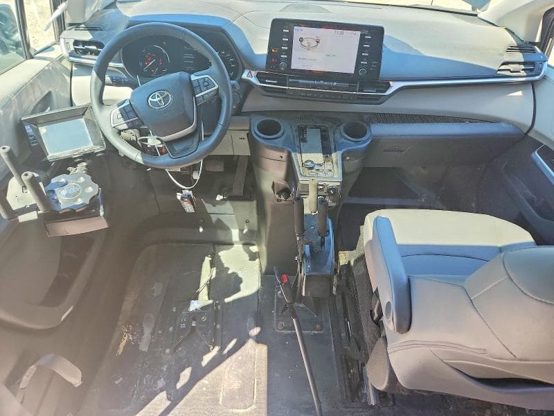 2024 TOYOTA SIENNA XLE 8
