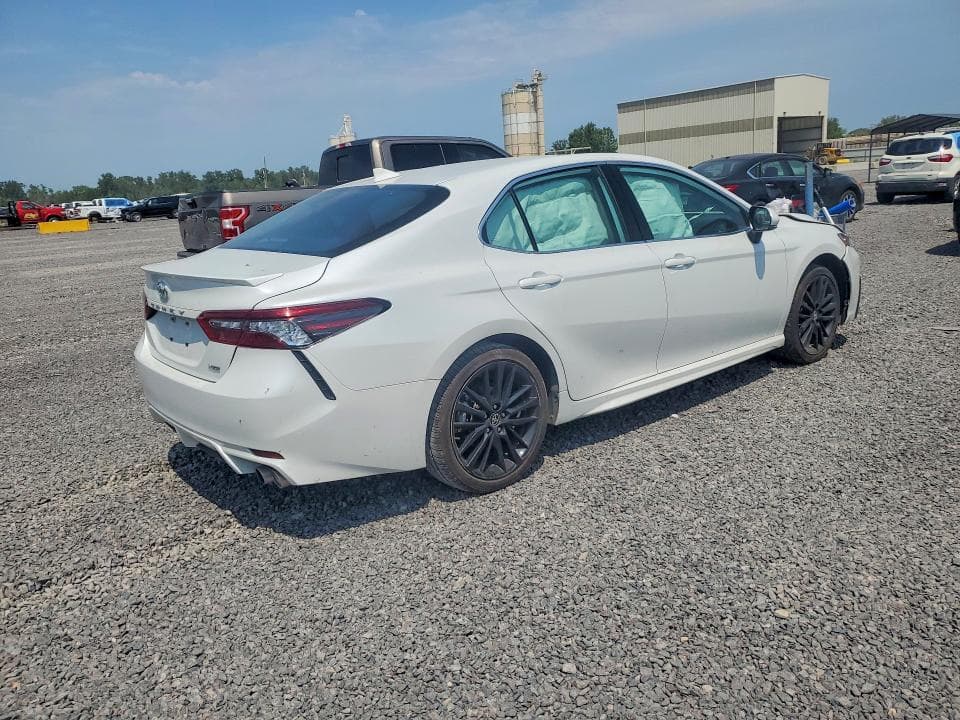 2023 TOYOTA CAMRY XSE 3