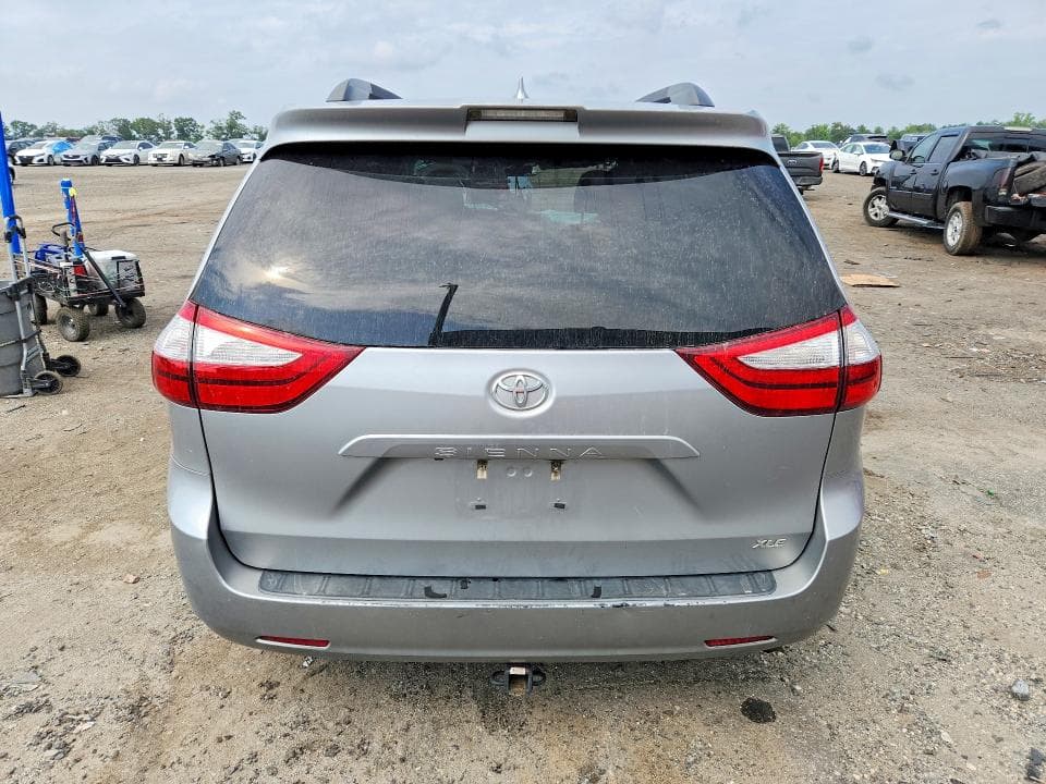 2018 TOYOTA SIENNA XLE 8-PASSENGER 6