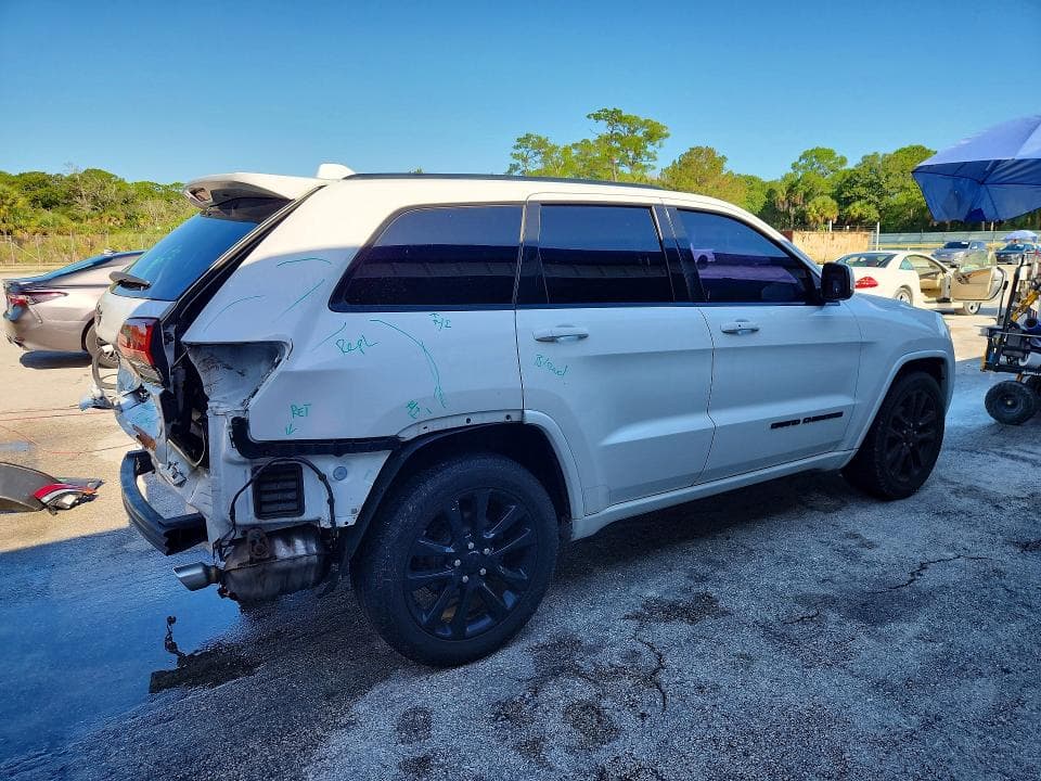 2018 JEEP GRAND CHEROKEE LAREDO 3