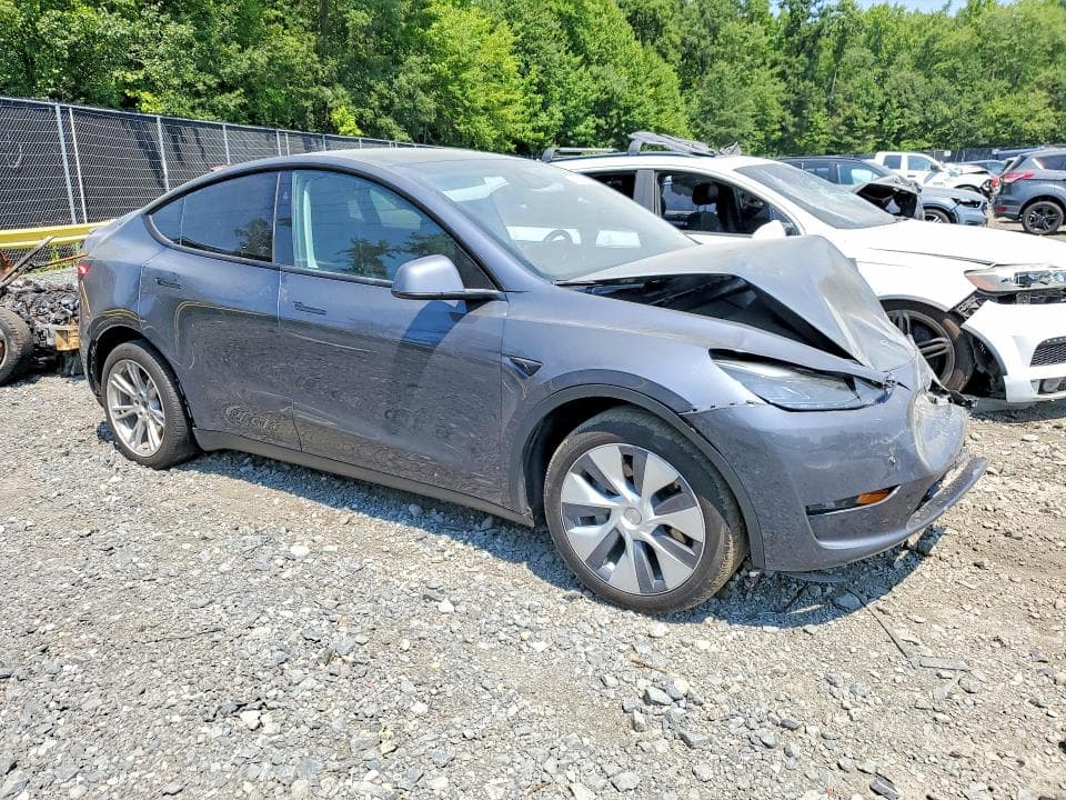 2023 TESLA MODEL Y 4