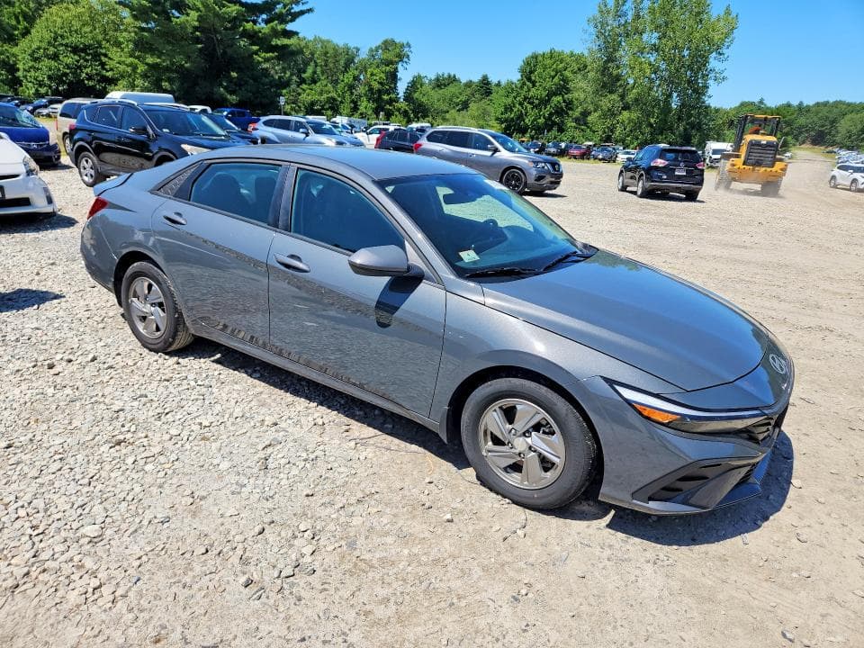 2025 HYUNDAI ELANTRA SE 4