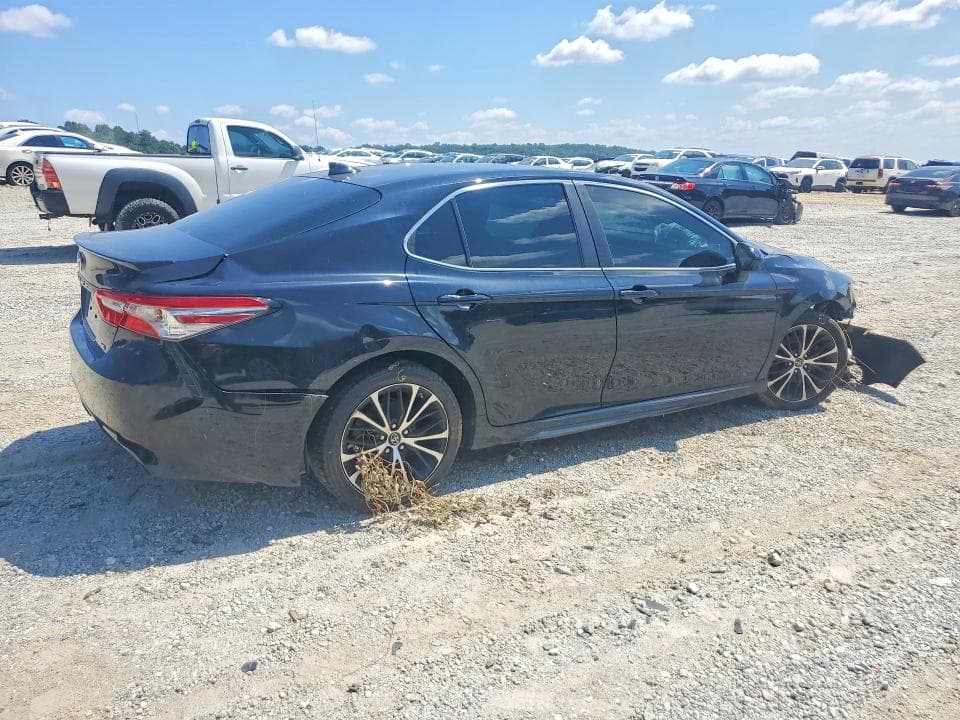 2019 TOYOTA CAMRY SE 3