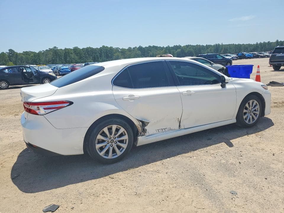 2018 TOYOTA CAMRY LE 3