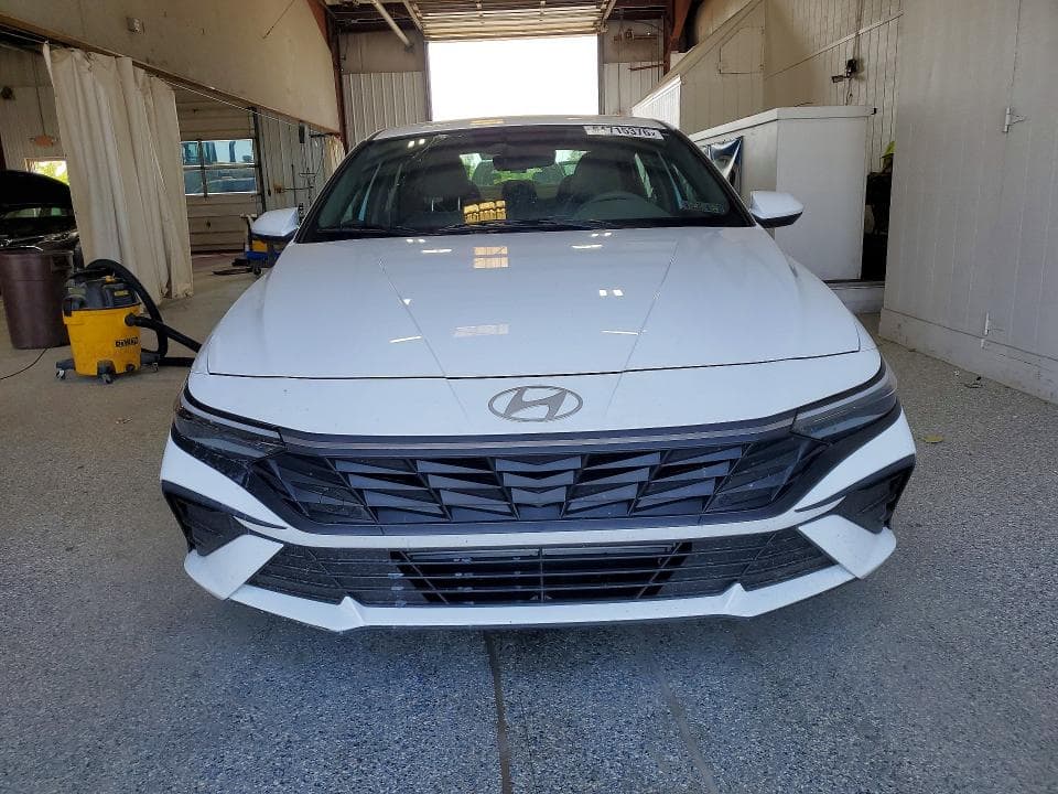 2024 HYUNDAI ELANTRA SEL 5