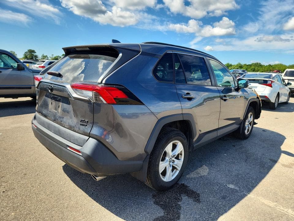 2020 TOYOTA RAV4 XLE 3