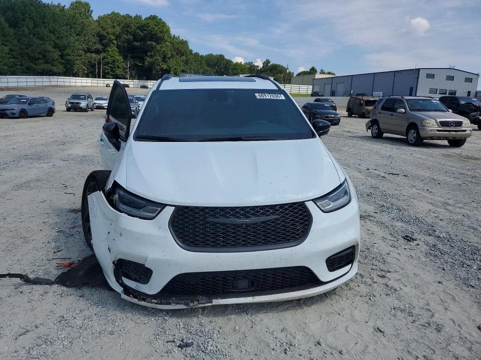 2023 CHRYSLER PACIFICA LIMITED 5