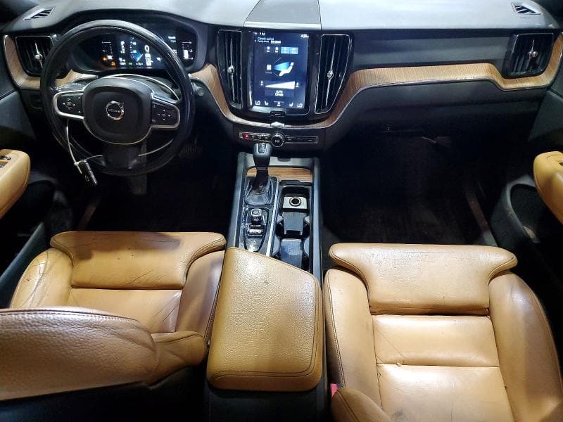 2019 VOLVO XC60 T5 MOMENTUM 8