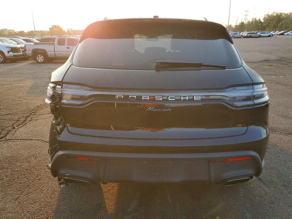 2024 PORSCHE MACAN BASE 6