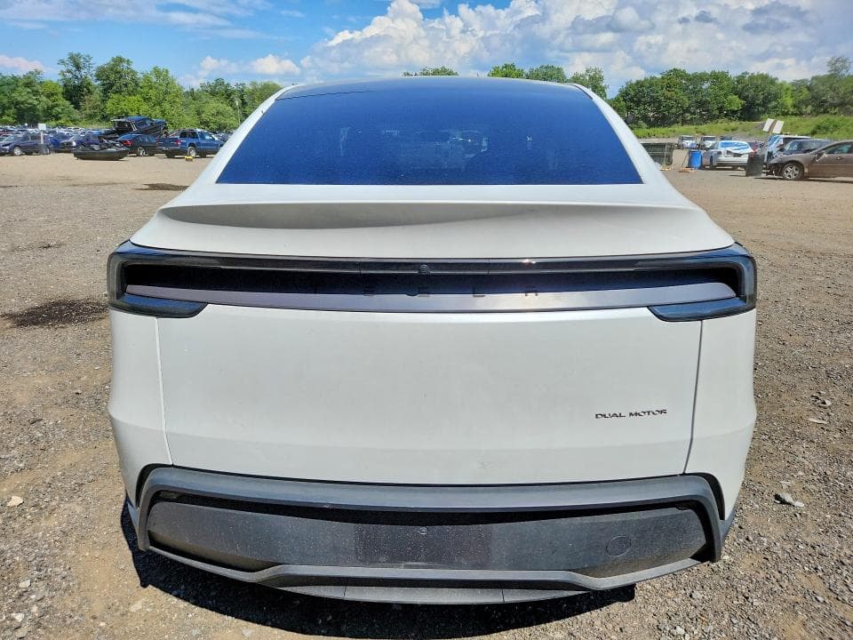 2026 TESLA MODEL Y 6