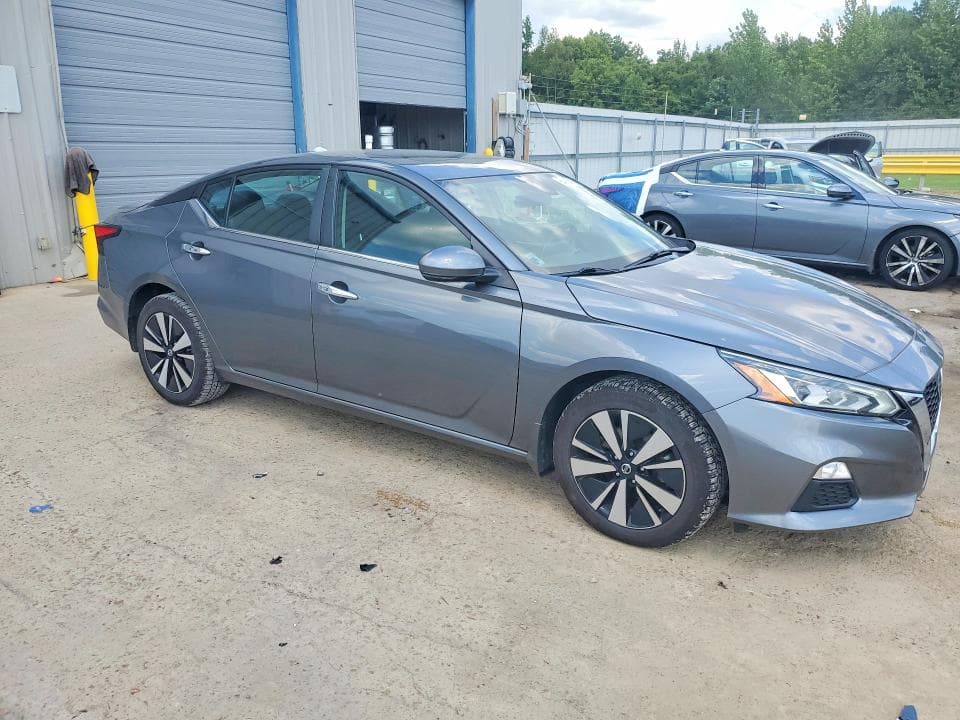 2022 NISSAN ALTIMA SV 4