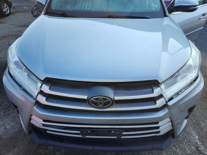 2017 TOYOTA HIGHLANDER XLE 12