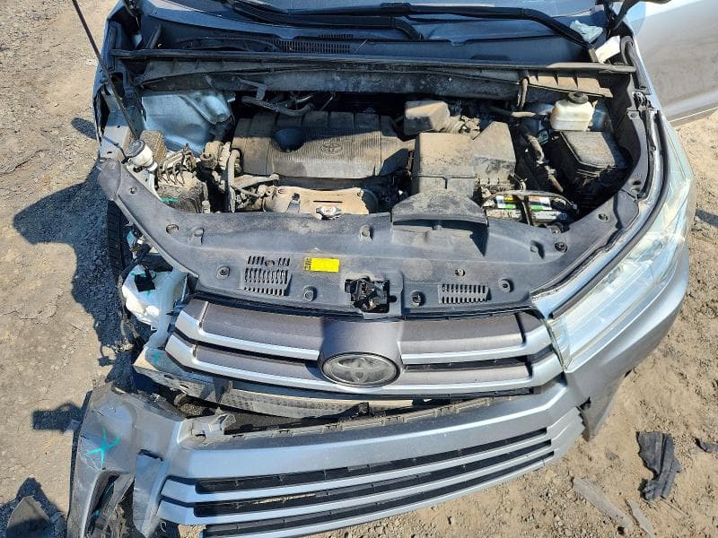 2018 TOYOTA HIGHLANDER LE 12
