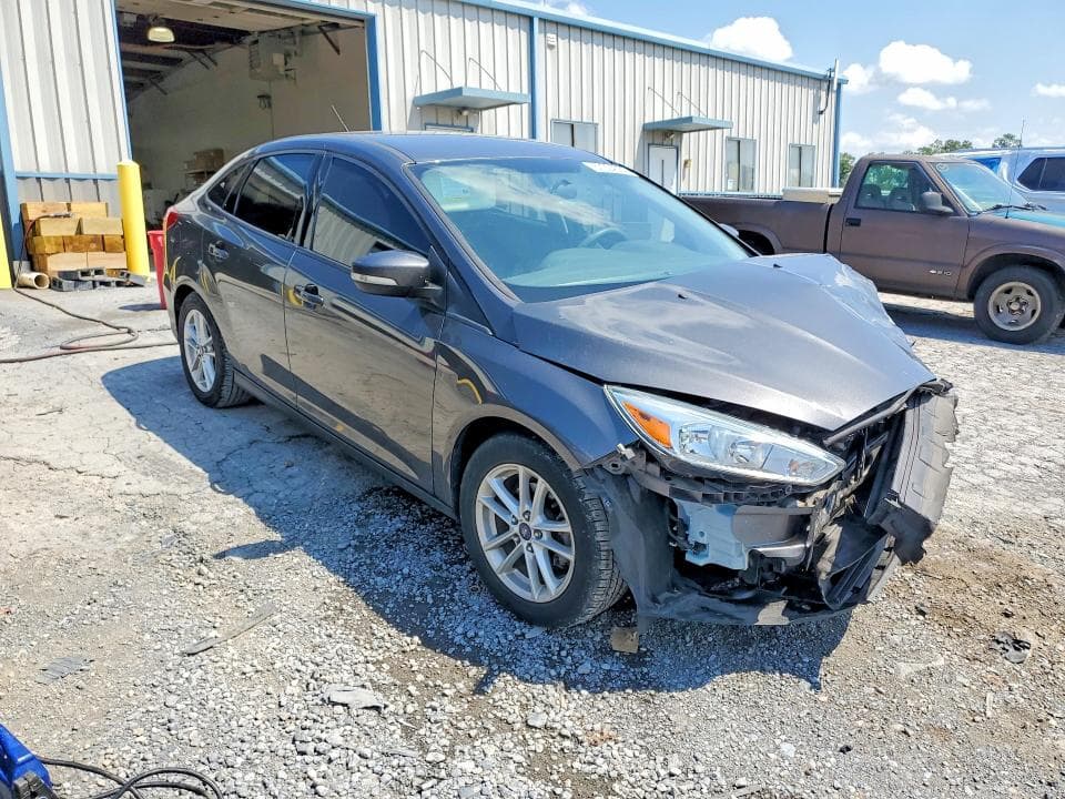 2017 FORD FOCUS SE 4