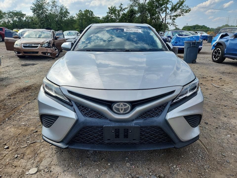 2018 TOYOTA CAMRY SE 5