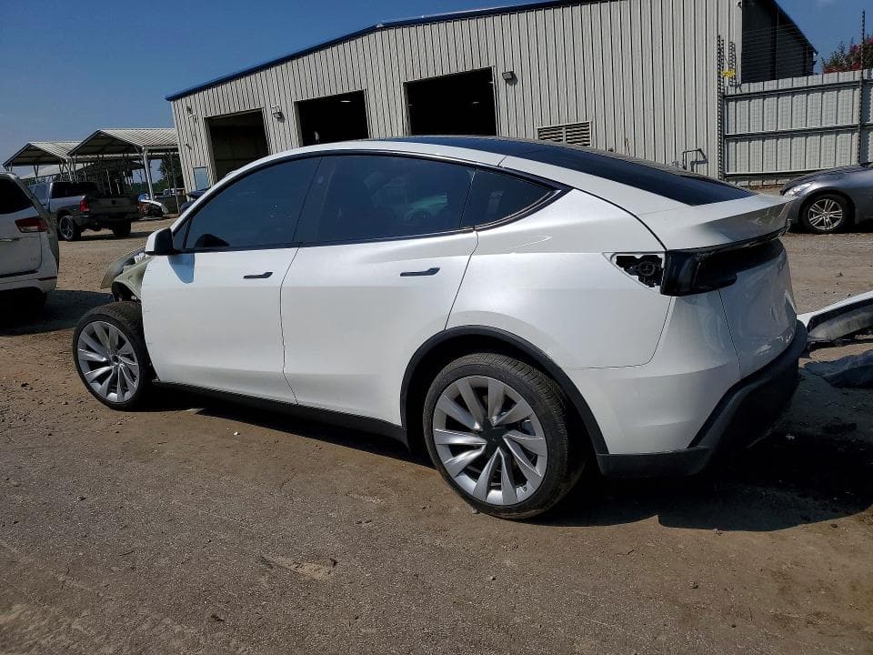 2026 TESLA MODEL Y 2