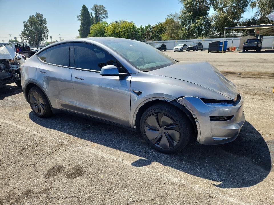 2026 TESLA MODEL Y 4