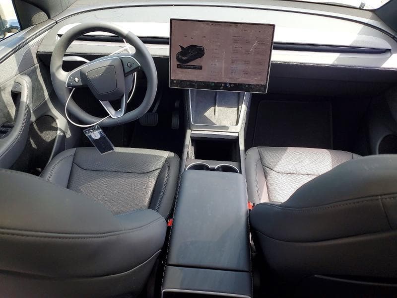 2026 TESLA MODEL Y 8