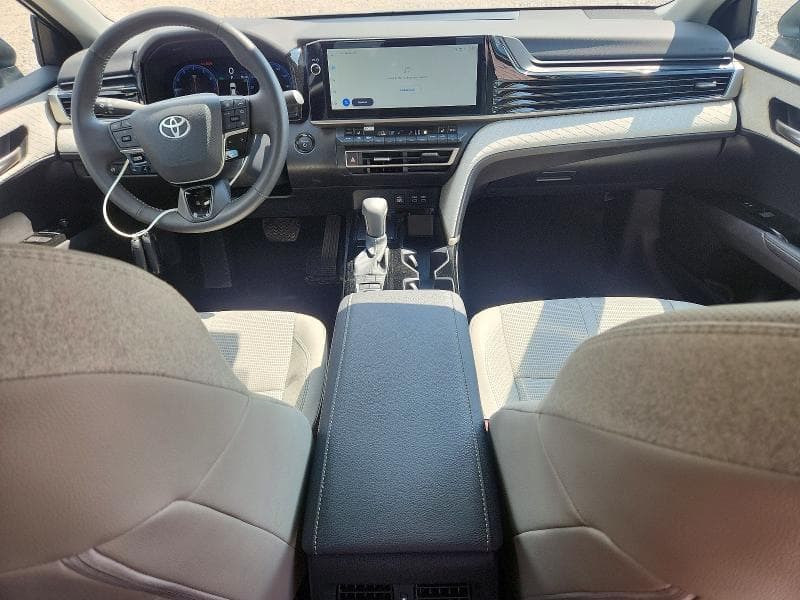 2025 TOYOTA CAMRY XLE 8