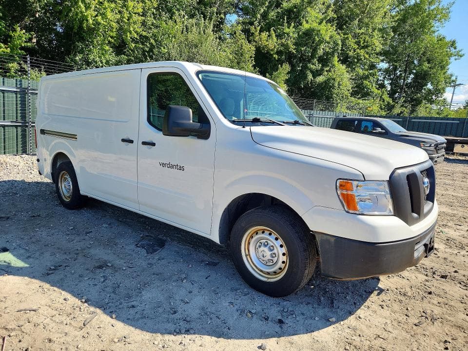 2017 NISSAN NV 2500 HD S 4