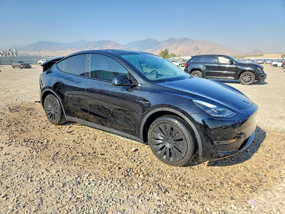 2023 TESLA MODEL Y 4