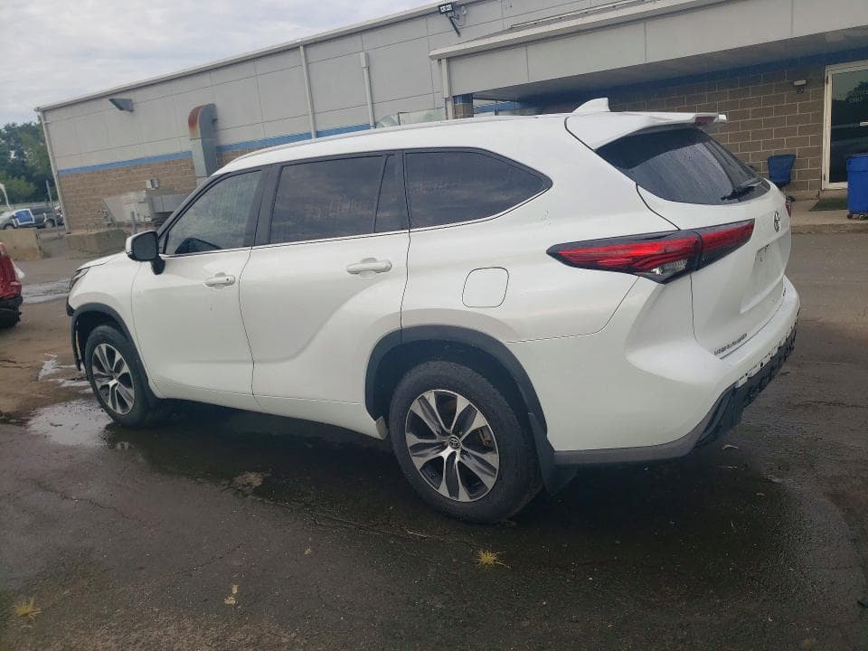 2023 TOYOTA HIGHLANDER XLE 2