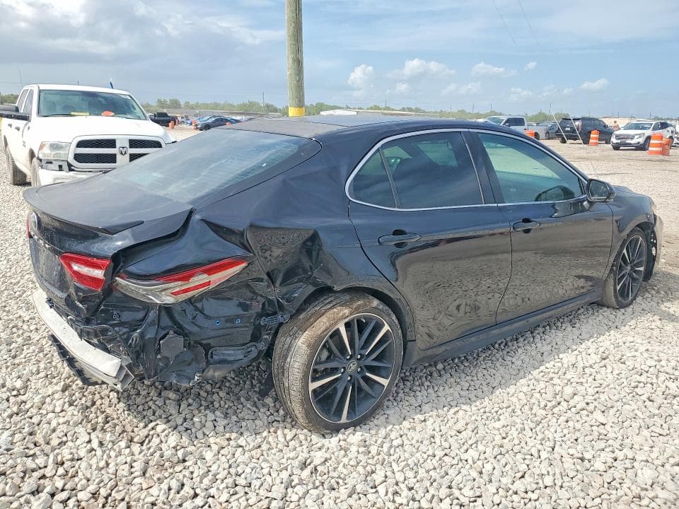 2018 TOYOTA CAMRY XSE 3