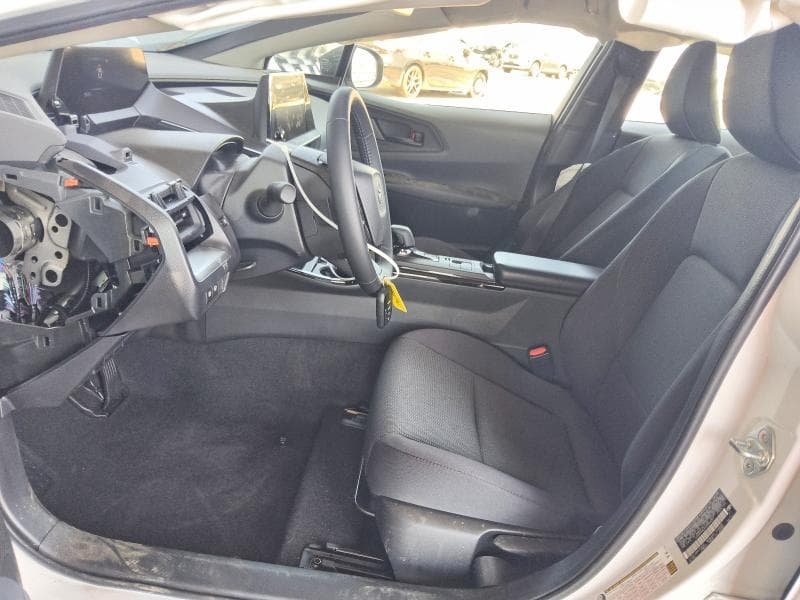 2025 TOYOTA PRIUS LE 7