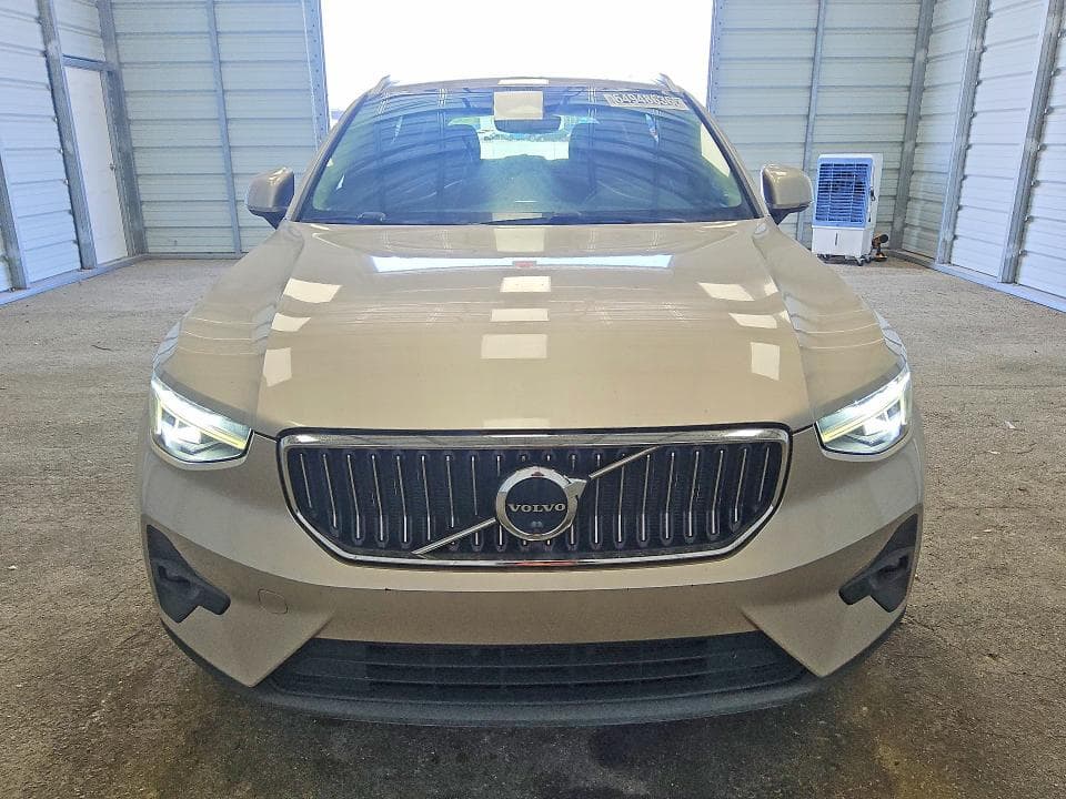 2023 VOLVO XC40 PLUS 5