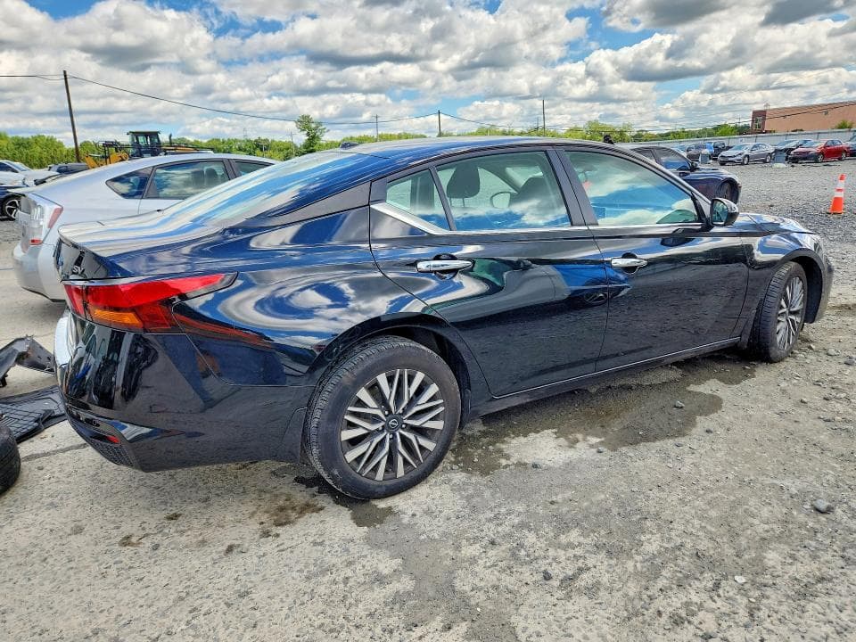 2023 NISSAN ALTIMA SV 3