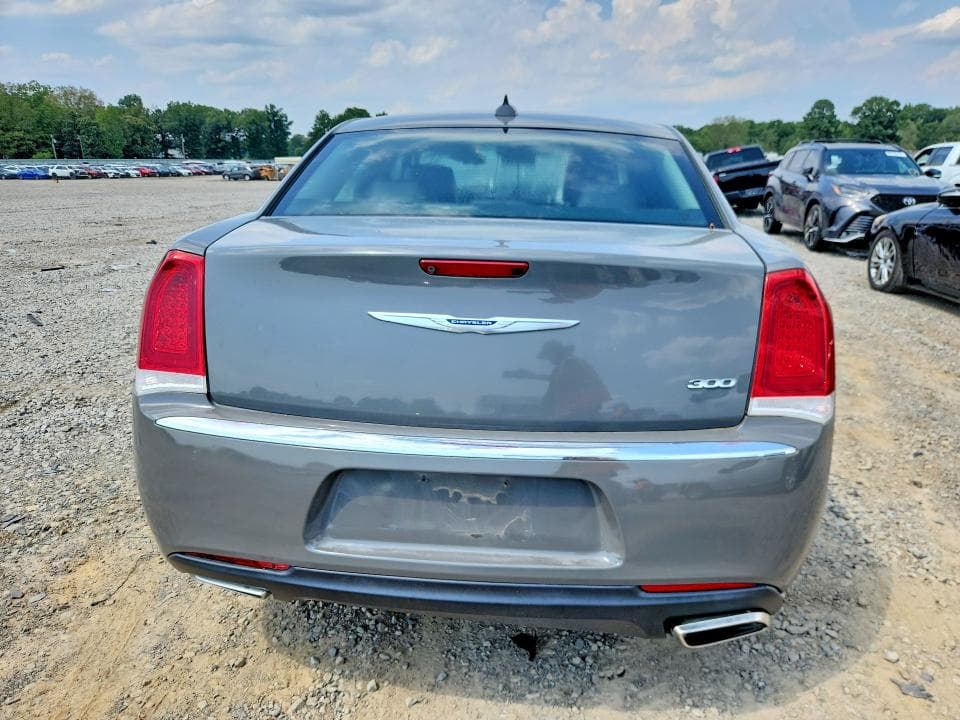 2019 CHRYSLER 300 LIMITED 6