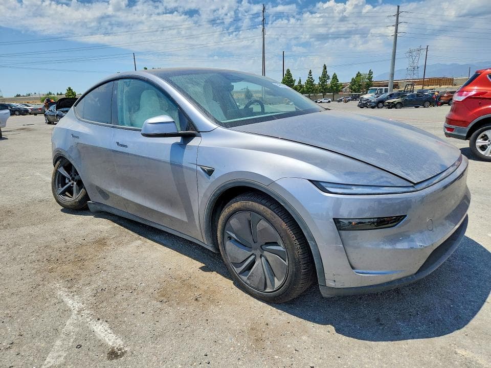 2026 TESLA MODEL Y 4