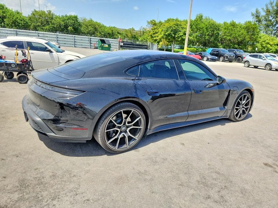 2022 PORSCHE TAYCAN 3