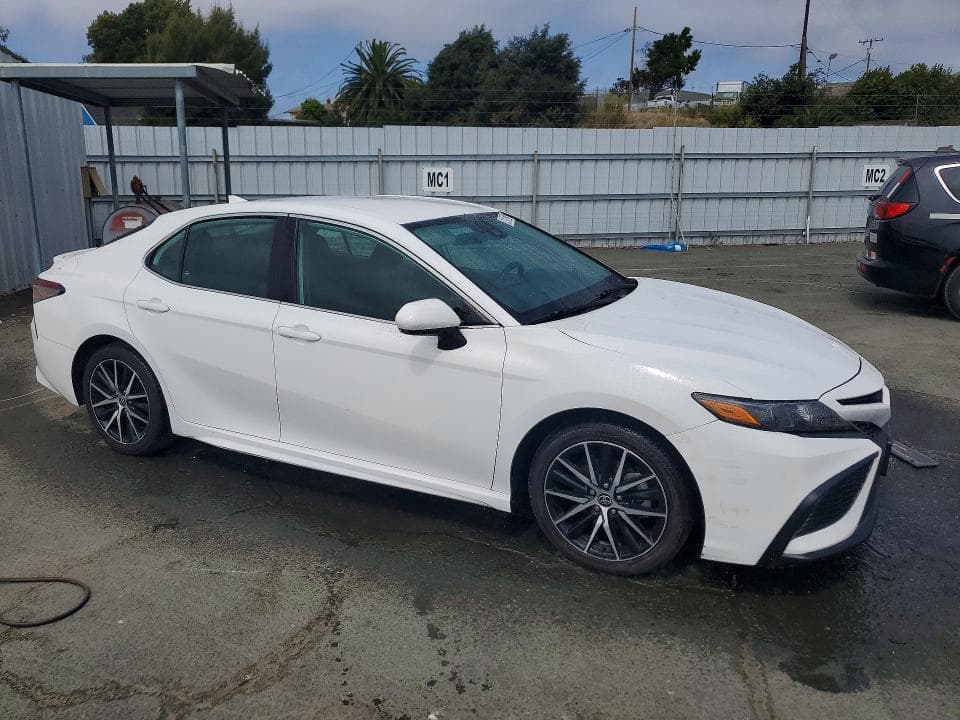 2022 TOYOTA CAMRY SE 4