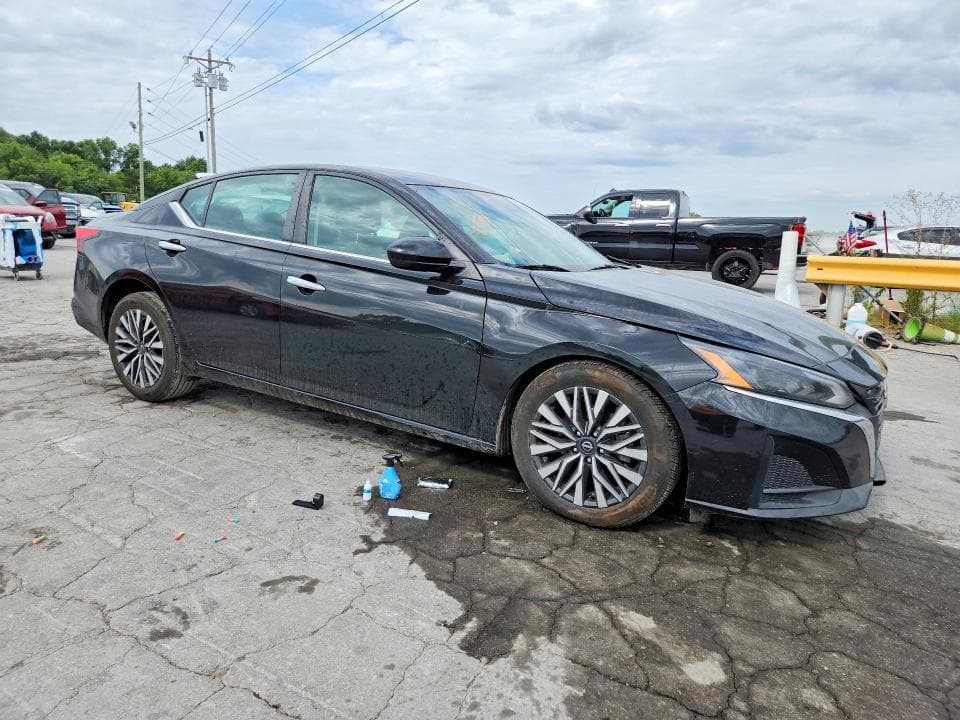 2023 NISSAN ALTIMA SV 4