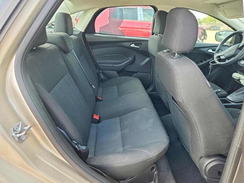 2017 FORD FOCUS SE 10